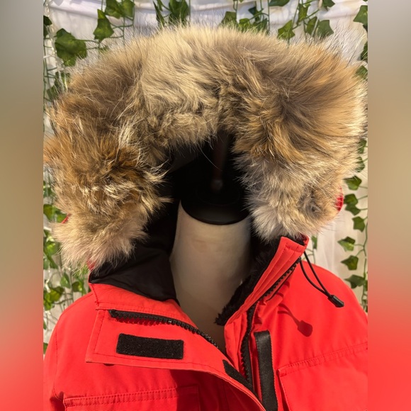 Women’s Canada Goose Expedition Parka - Picture 11 of 16